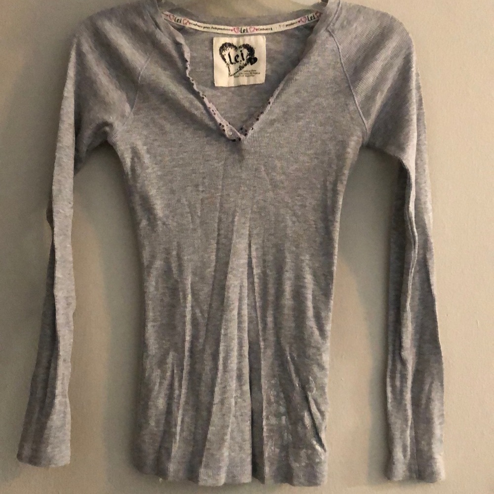 Gray long sleeve tee